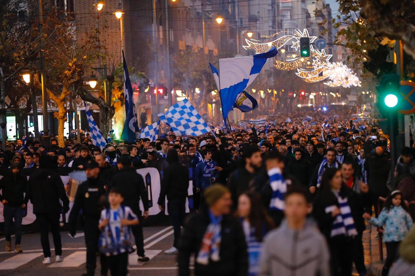 Fotos: El camino de la afición de la Real de República Argentina a Las Gaunas