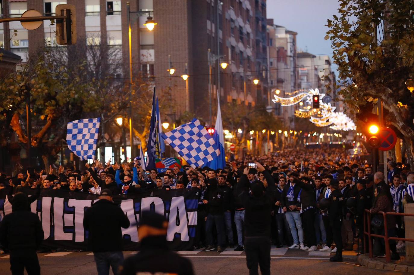 Fotos: El camino de la afición de la Real de República Argentina a Las Gaunas