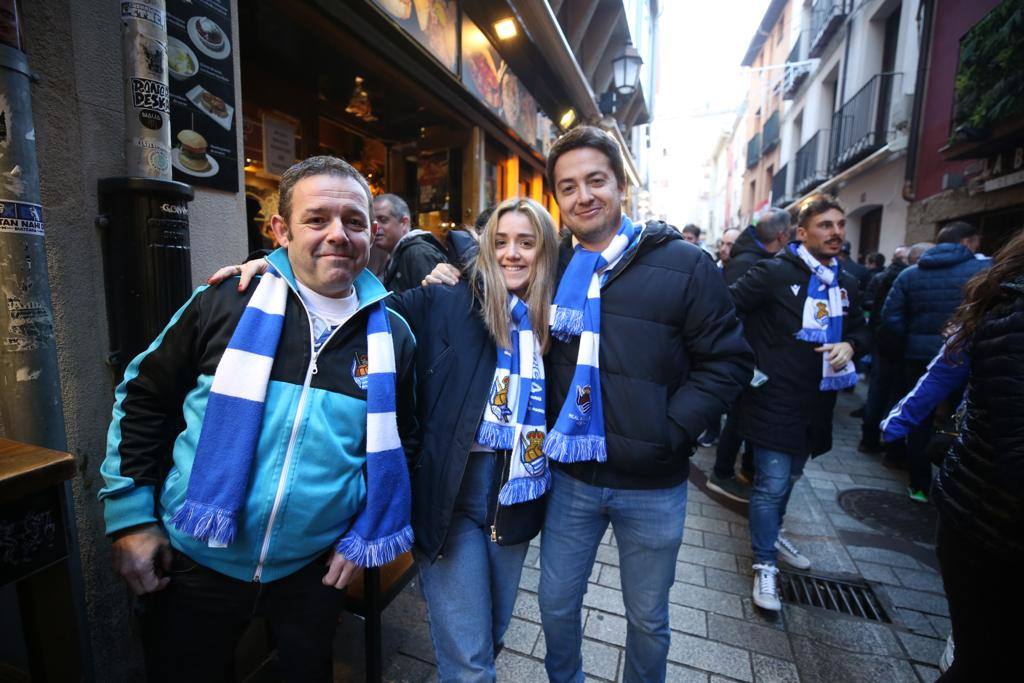 Fotos: Las aficiones de la UDL y la Real Sociedad toman Logroño