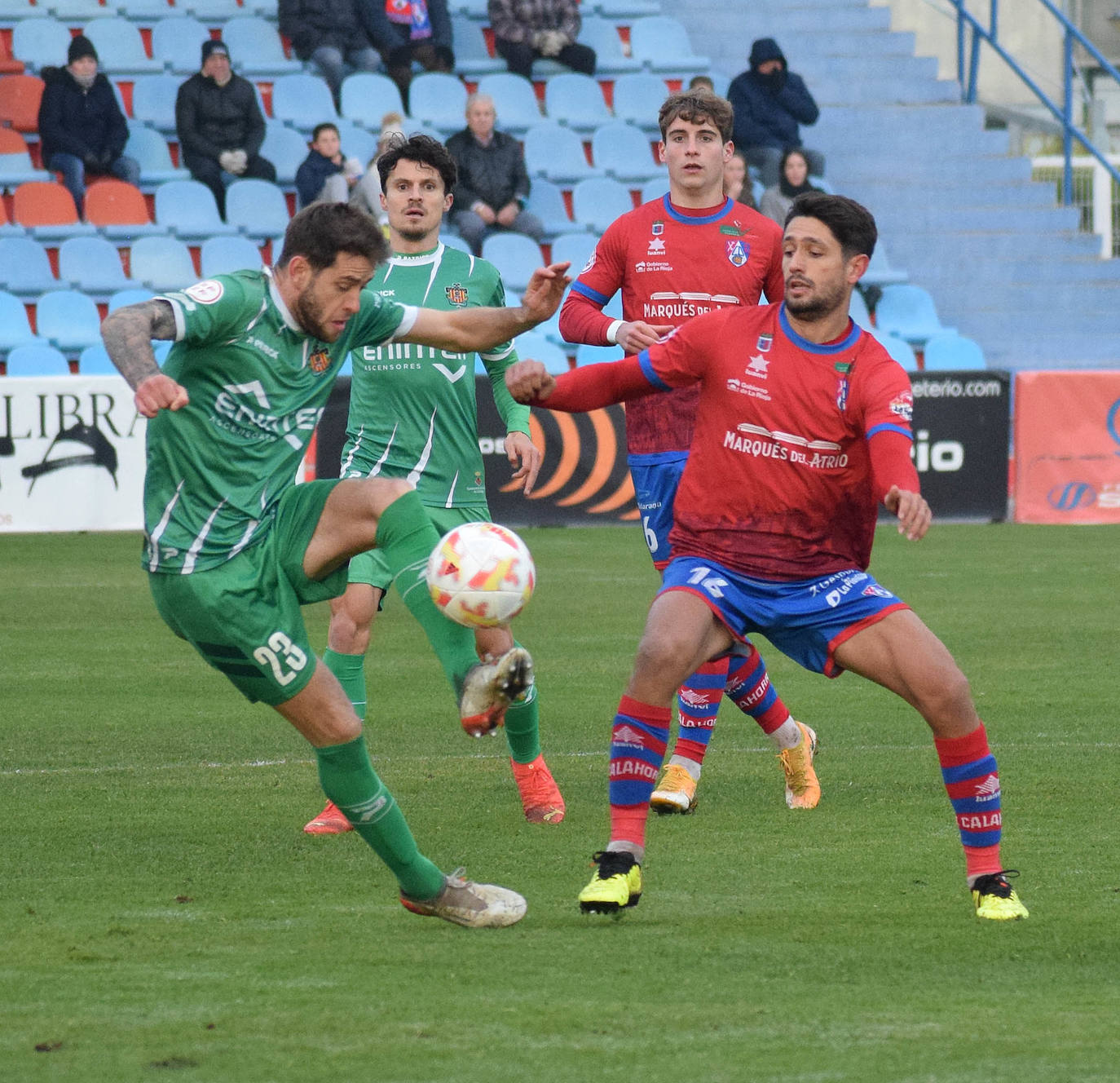 Fotos: Las imágenes del partido entre el CD Calahorra y el Cornellá