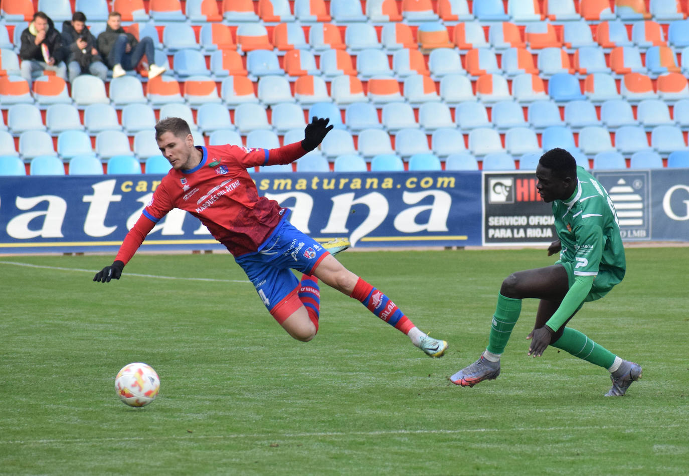Fotos: Las imágenes del partido entre el CD Calahorra y el Cornellá