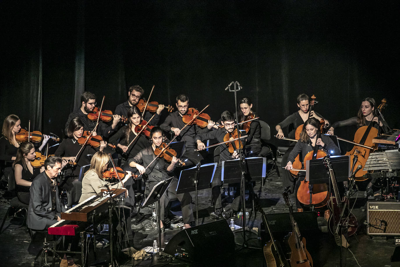 Fotos: Tindersticks ofrece un soberbio concierto junto a Rioja Filarmonía