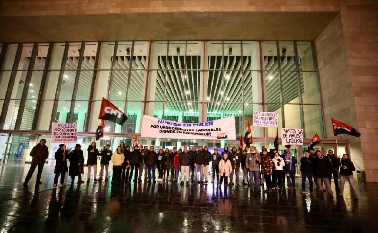 CNT exige un «trabajo digno» para el personal de Riojafórum