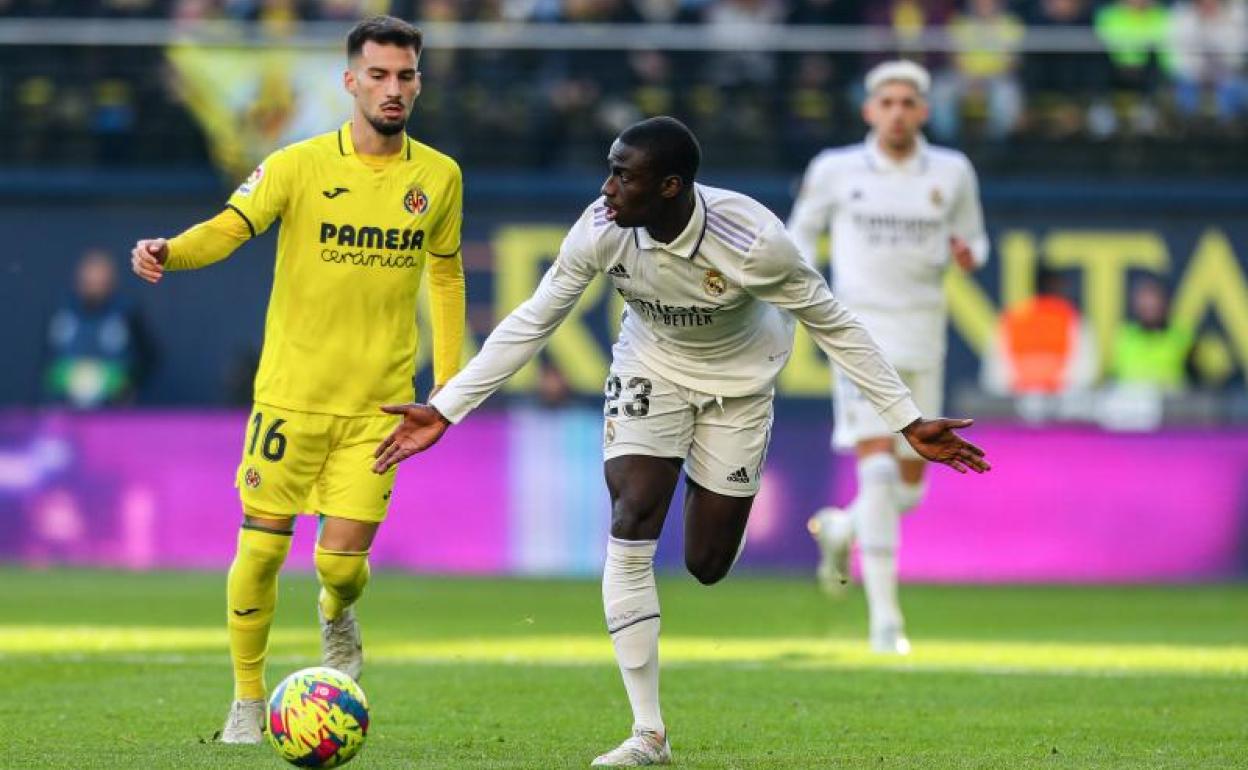 Ferland Mendy, en un lance del partido que midió al Real Madrid con el Villarreal. 