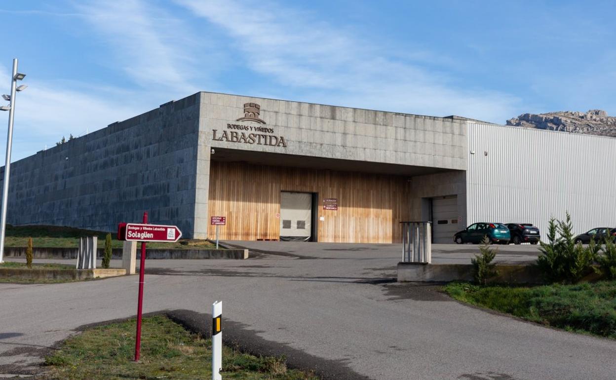 Exterior de las instalaciones de Bodegas y Viñedos Labastida. 