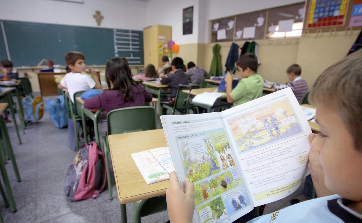 Alumnos en una clase de religión. 