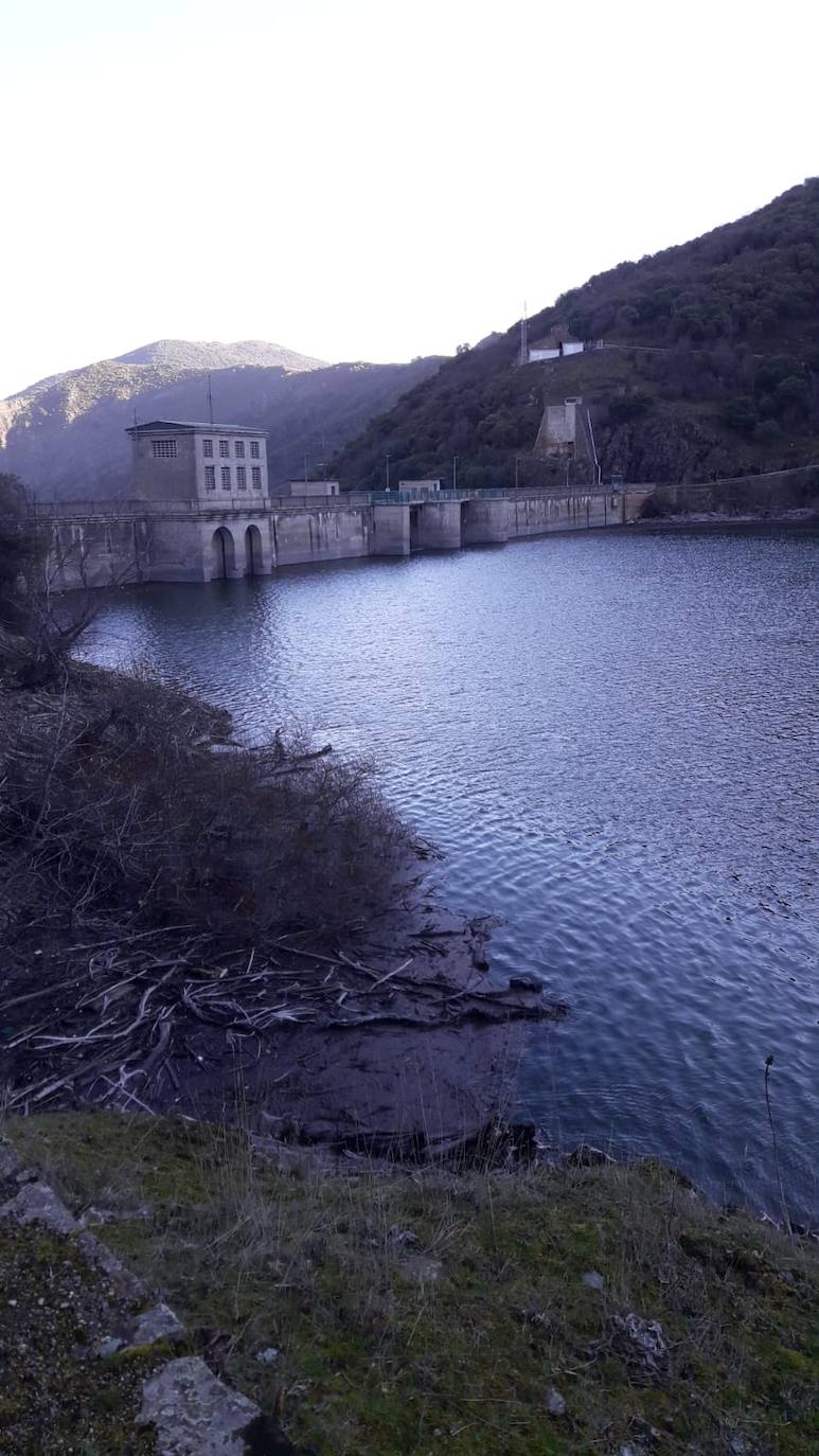 Embalse de Mansilla, casi lleno, durante esta semana. 