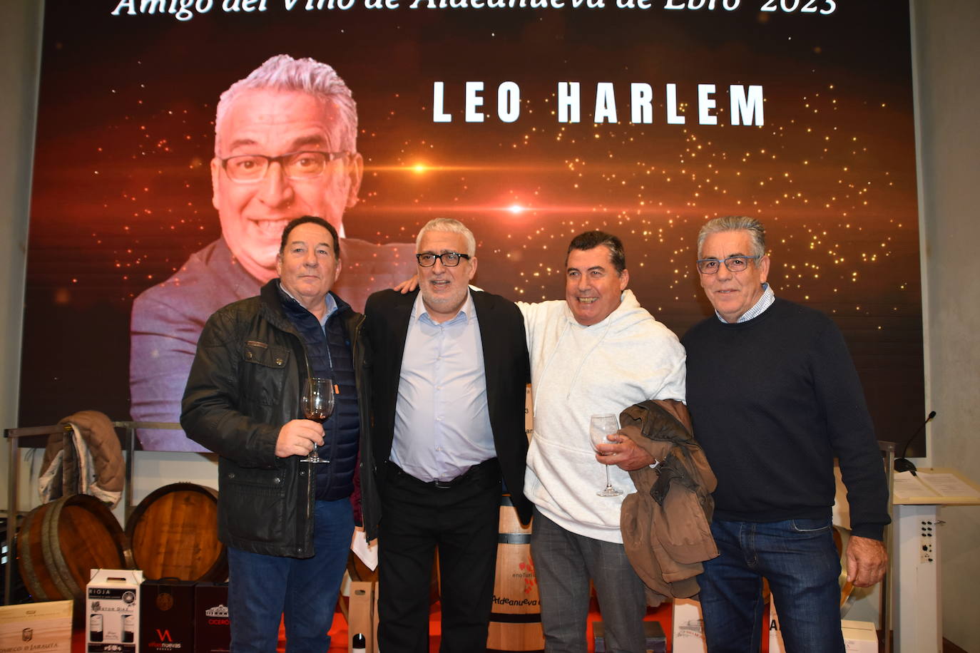 Fotos: La simpatía de Leo Harlem tras el acto para nombrarle Amigo del Vino de Aldeanueva