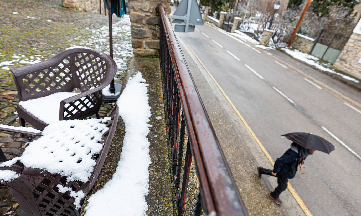 Fotos: las primeras nieves tiñen parte de La Rioja de blanco