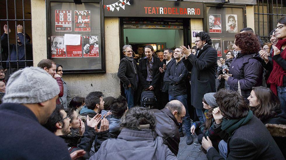 Pablo Iglesias y Juan Carlos Monedero en la fundación de Podemos en el Teatro del Barrio de Lavapiés el 14 de enero de 2014.