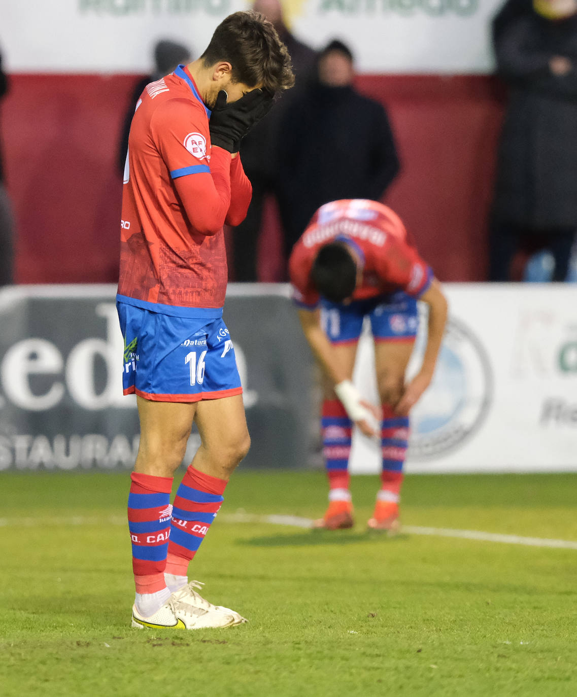 Fotos: El Calahorra cae ante el Barcelona B