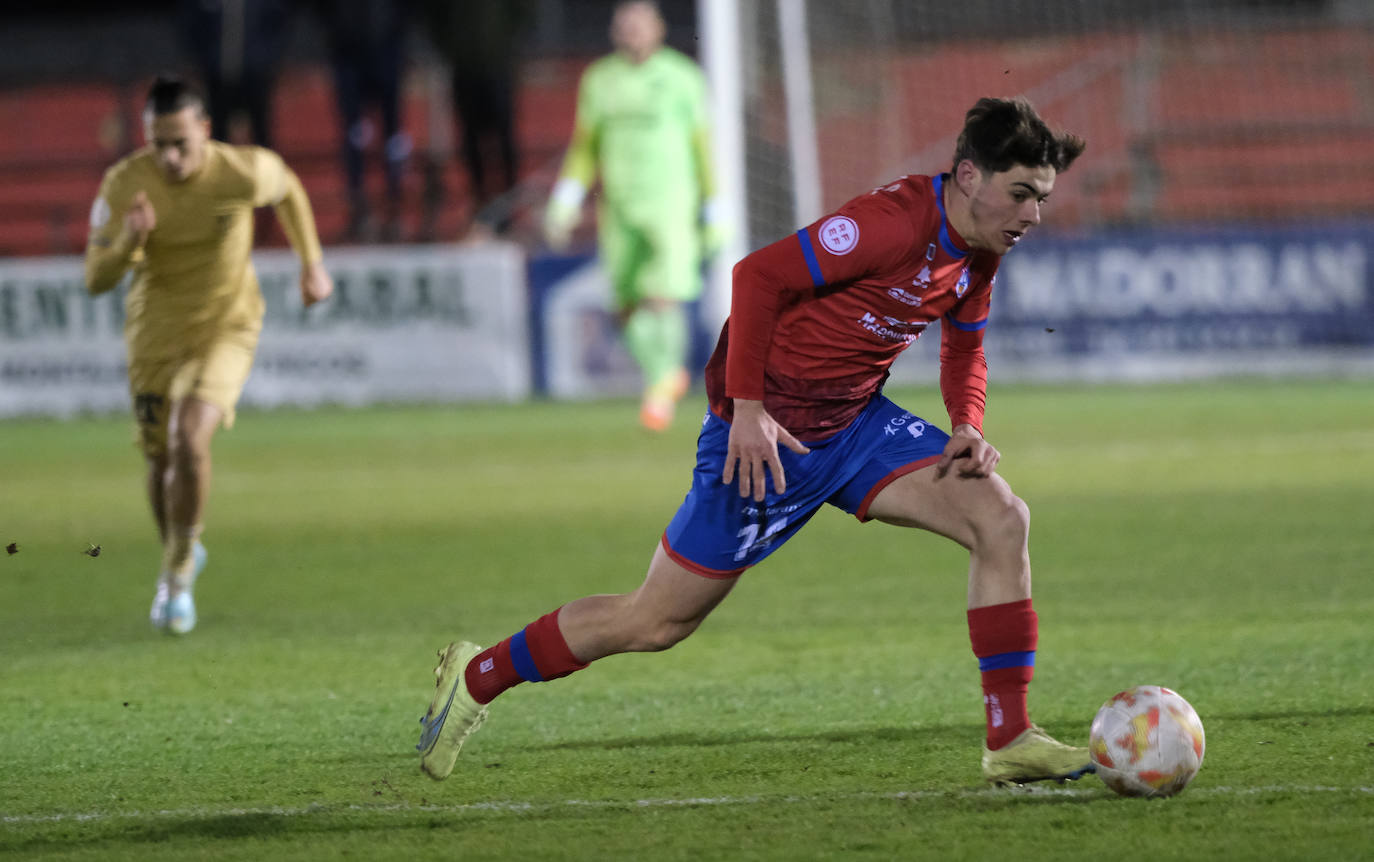 Fotos: El Calahorra cae ante el Barcelona B