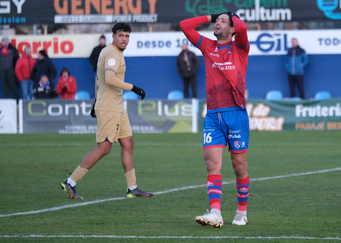 Fotos: El Calahorra cae ante el Barcelona B
