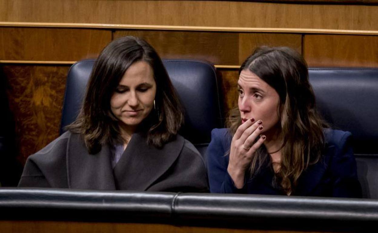 Las ministras Ione Belarra e Irene Montero, este martes en el Congreso.