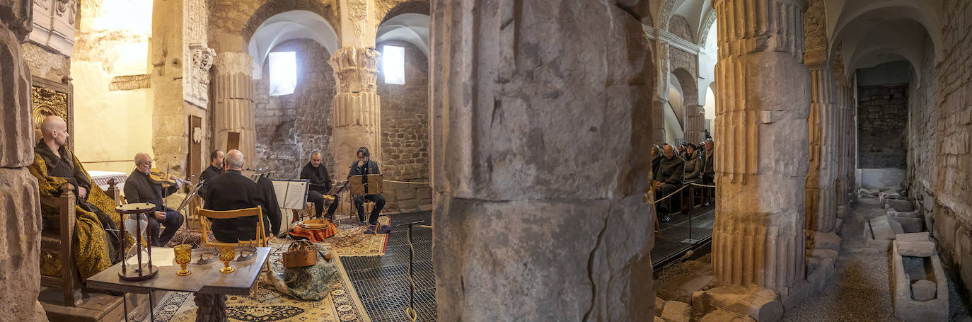 Fotos: Más voces y más lengua en la Basílica de Santa María de Arcos, en Tricio