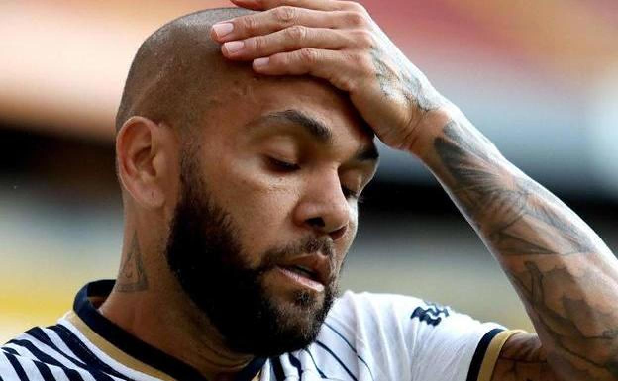 Dani Alves, en uno de sus últimos partidos con Pumas, equipo que le rescindió el contrato tras conocerse su detención