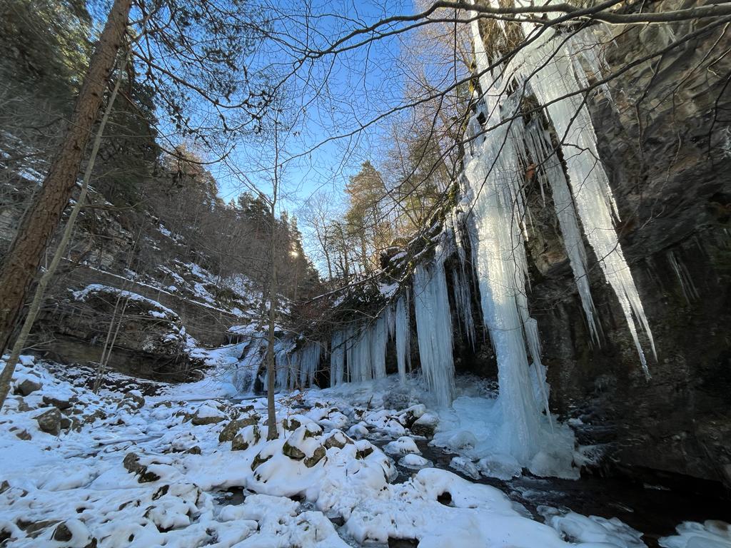 Fotos: Las bellas estampas que dejan el hielo y la nieve en Puente Ra