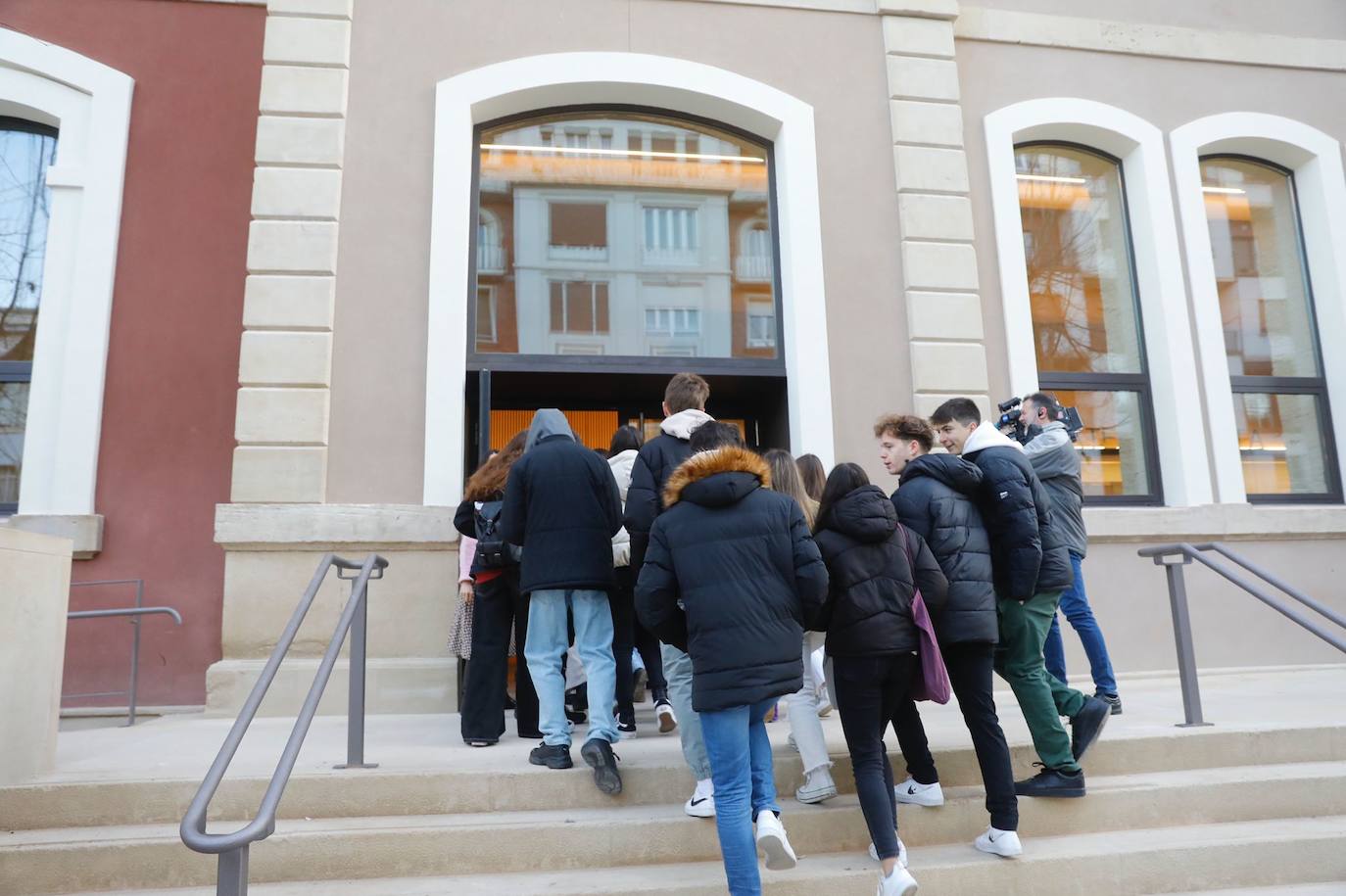 Fotos: El Sagasta recobra la vida: estudiantes y docentes estrenan el nuevo instituto