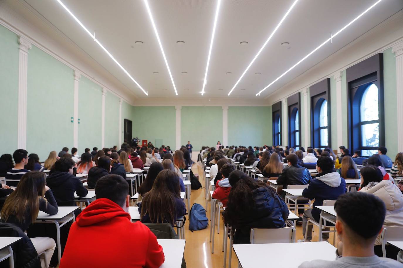 Fotos: El Sagasta recobra la vida: estudiantes y docentes estrenan el nuevo instituto