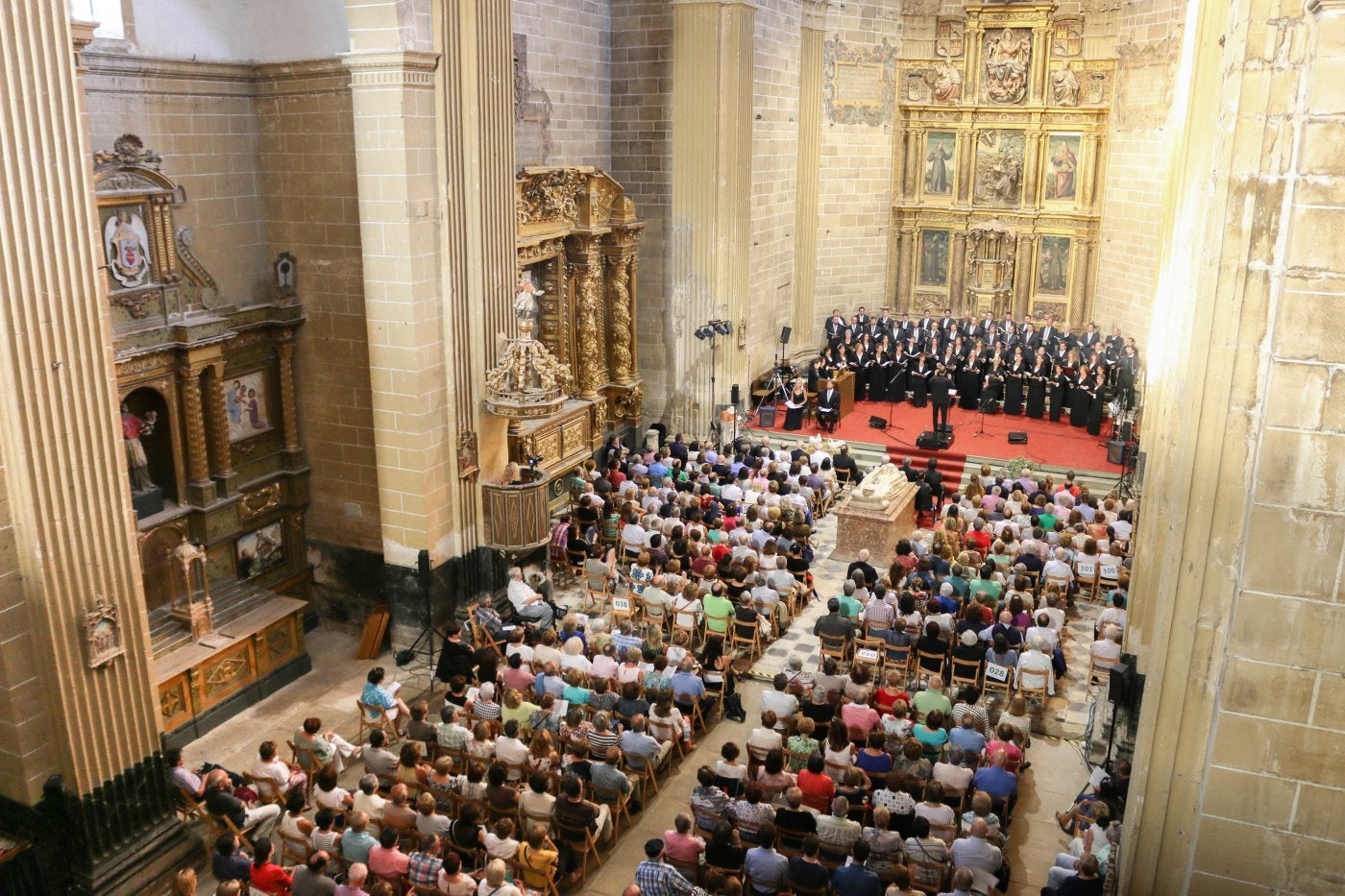 El coro de RTVE (sin la orquesta) actuó en 2016 junto a Amancio Prada en la iglesia de San Francisco. 