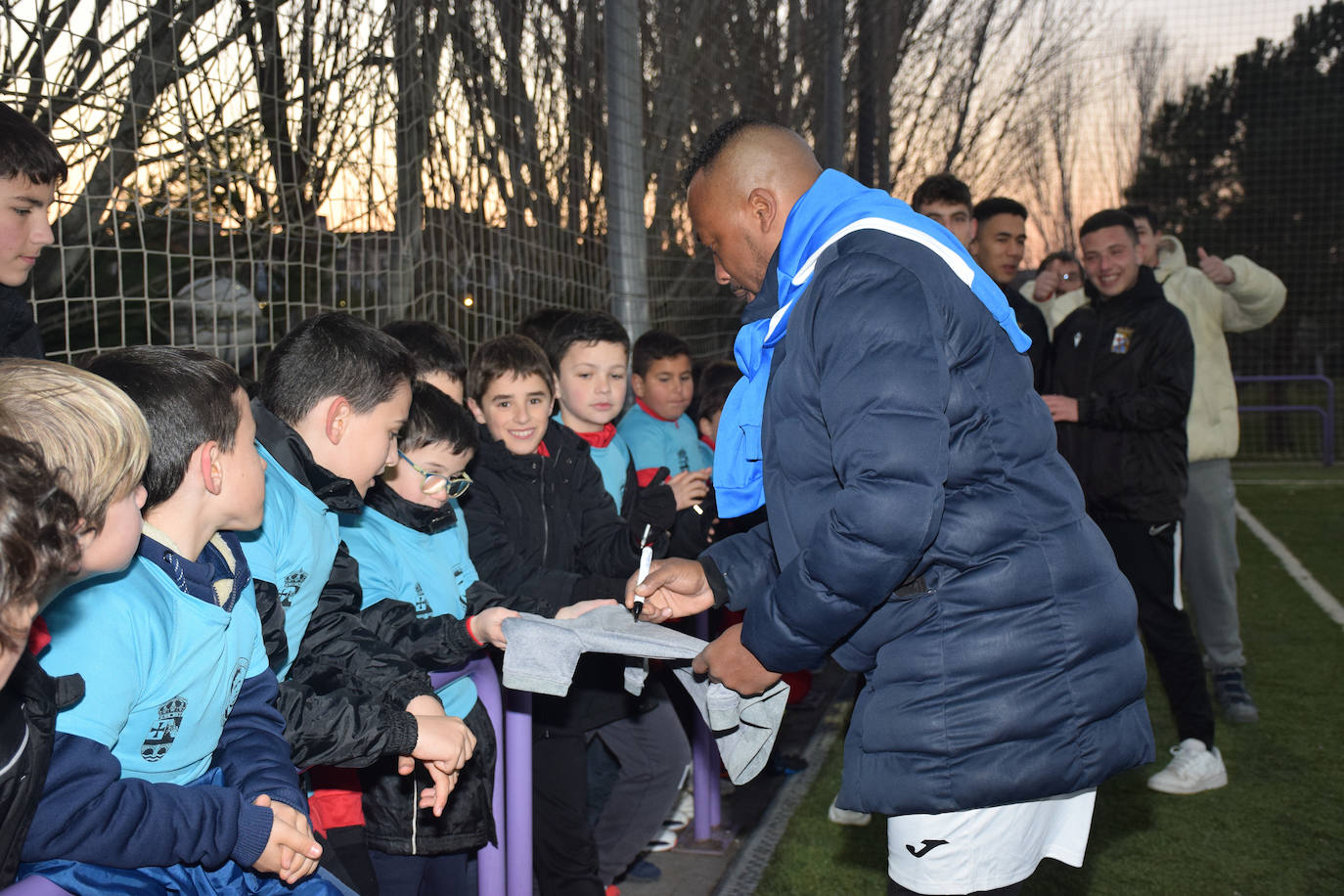 Fotos: El partido benéfico entre veteranos del Real Madrid y el Logroñés en Villamediana