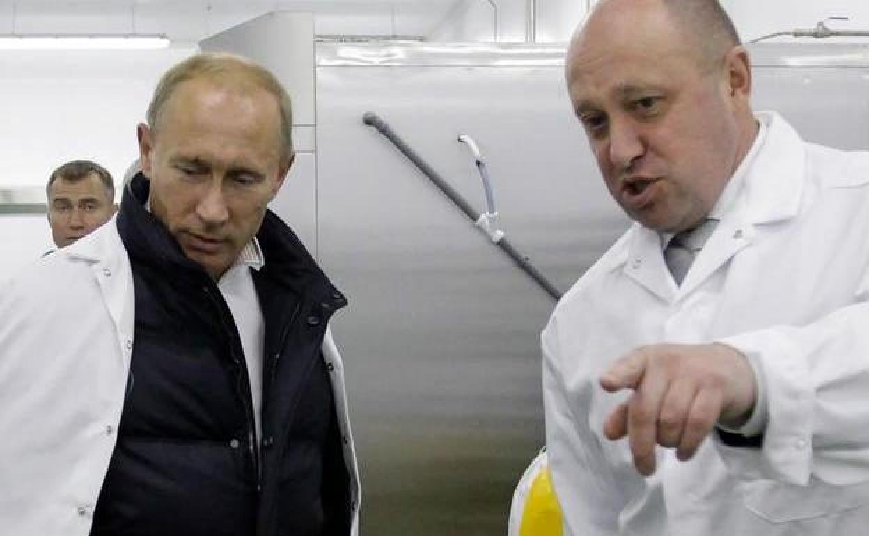 Putin, junto al fundador y jefe del grupo Wagner de mercenarios, Yevgueny Prigozhin