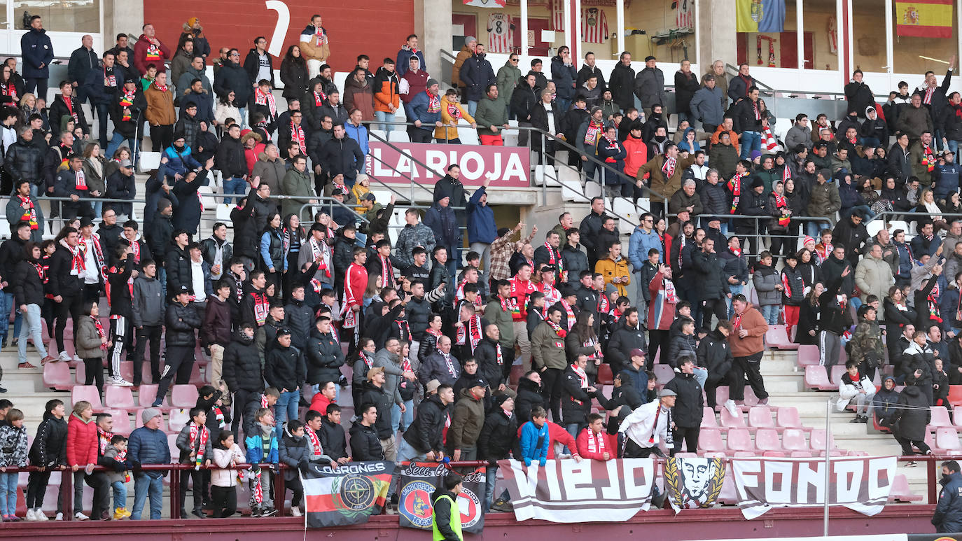 Fotos: El ambiente en la grada de Las Gaunas en el derbi SDL-UDL
