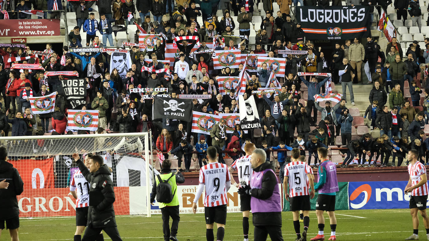 Fotos: El ambiente en la grada de Las Gaunas en el derbi SDL-UDL