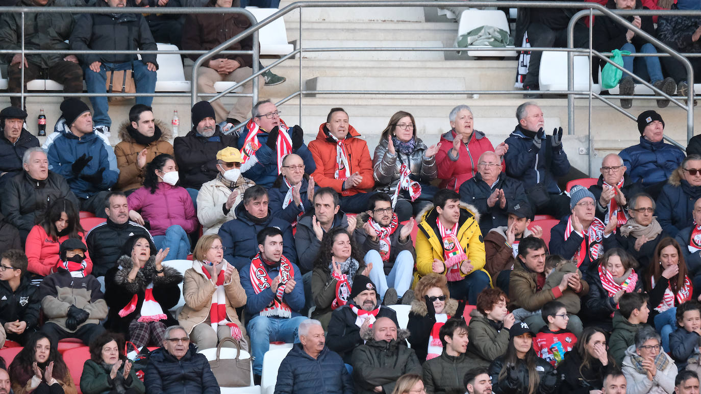 Fotos: El ambiente en la grada de Las Gaunas en el derbi SDL-UDL