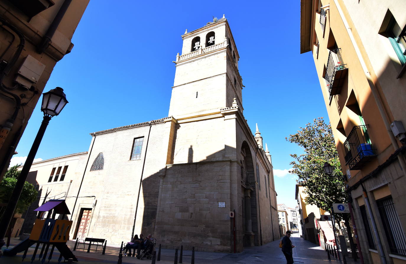 Confluencias de la calle Mayor con la plaza Concepción Pérez Santo TOmás en una imagen de archivo. 