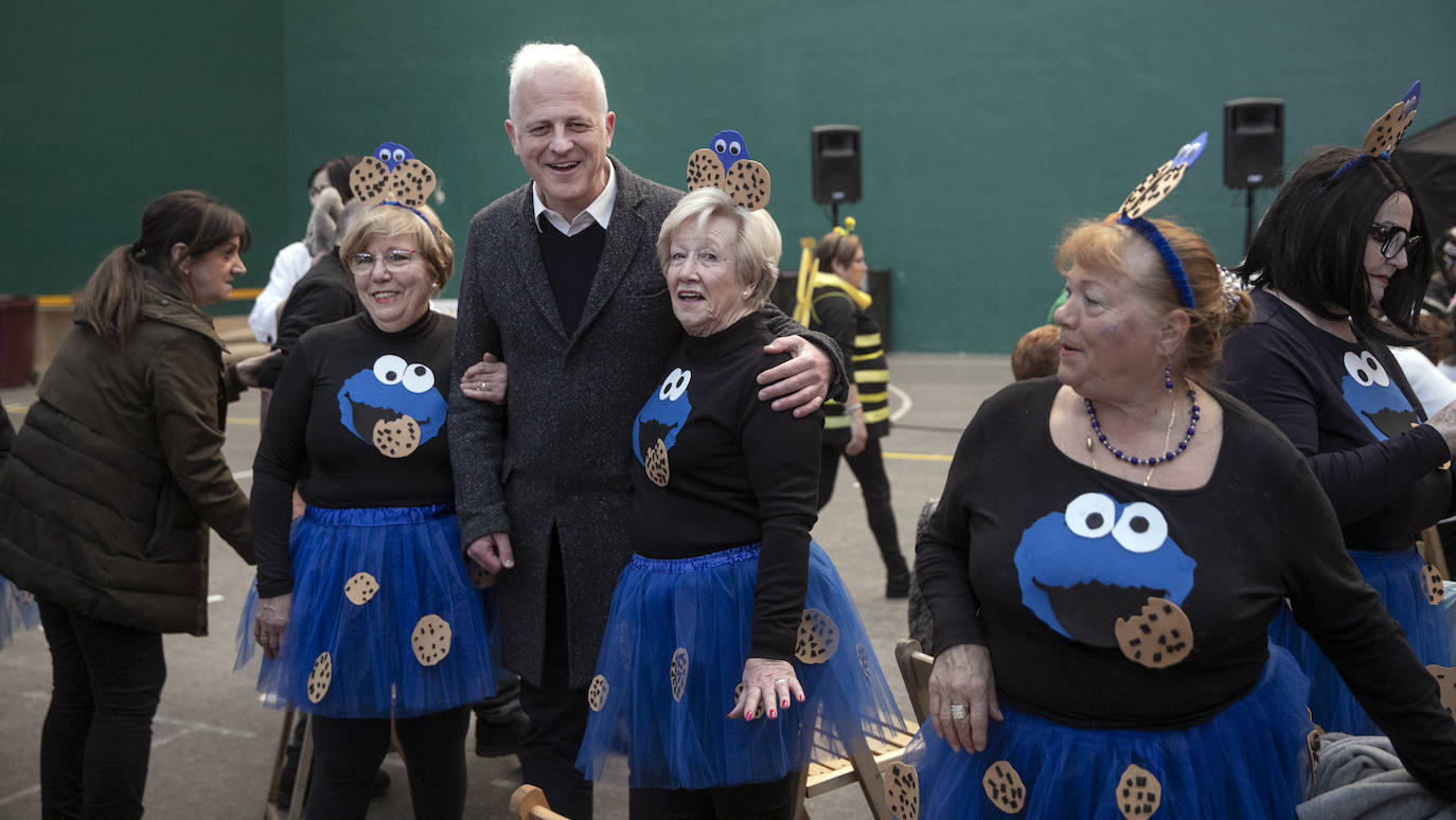 Fotos: Los mayores calientan el Carnaval