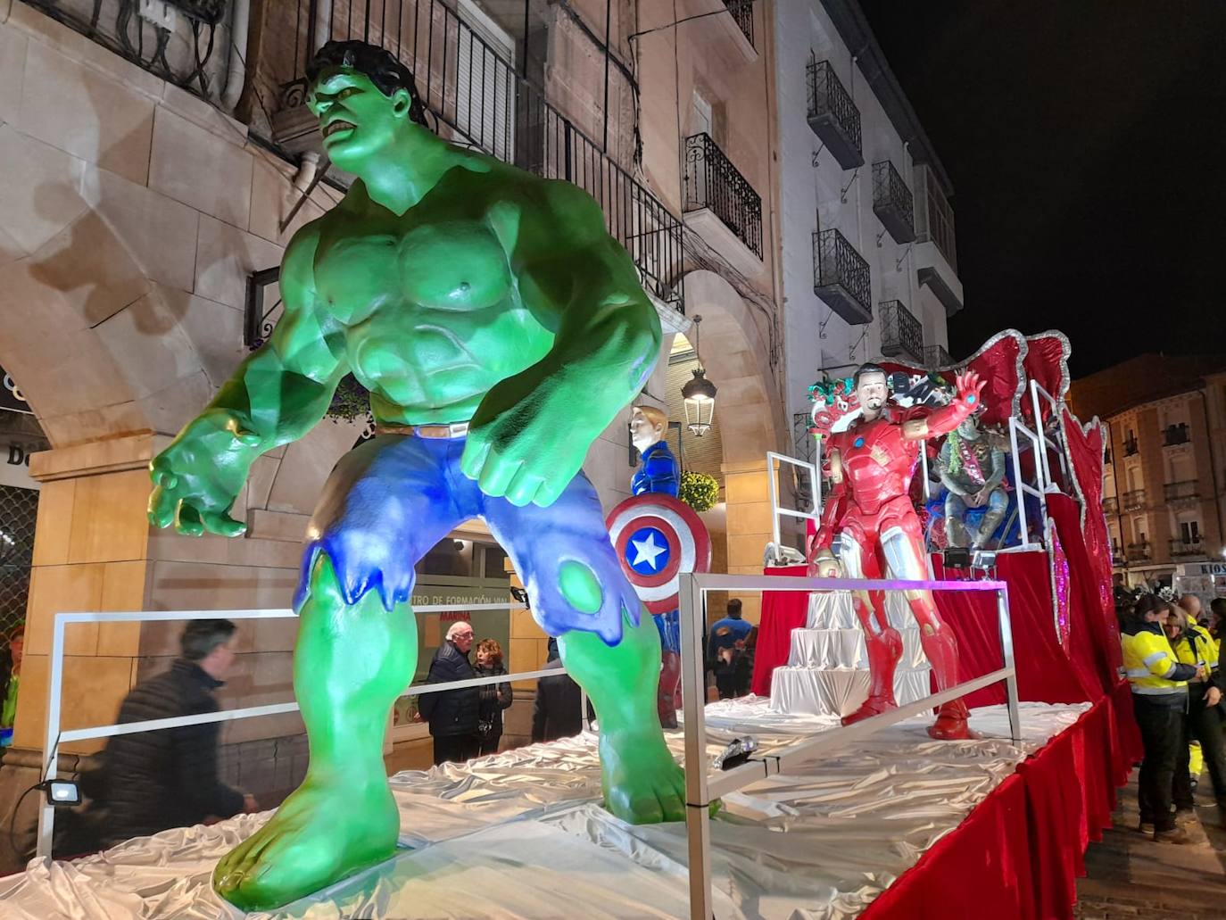 Fotos: La Reina del Carnaval encabeza el pasacalles en Calahorra