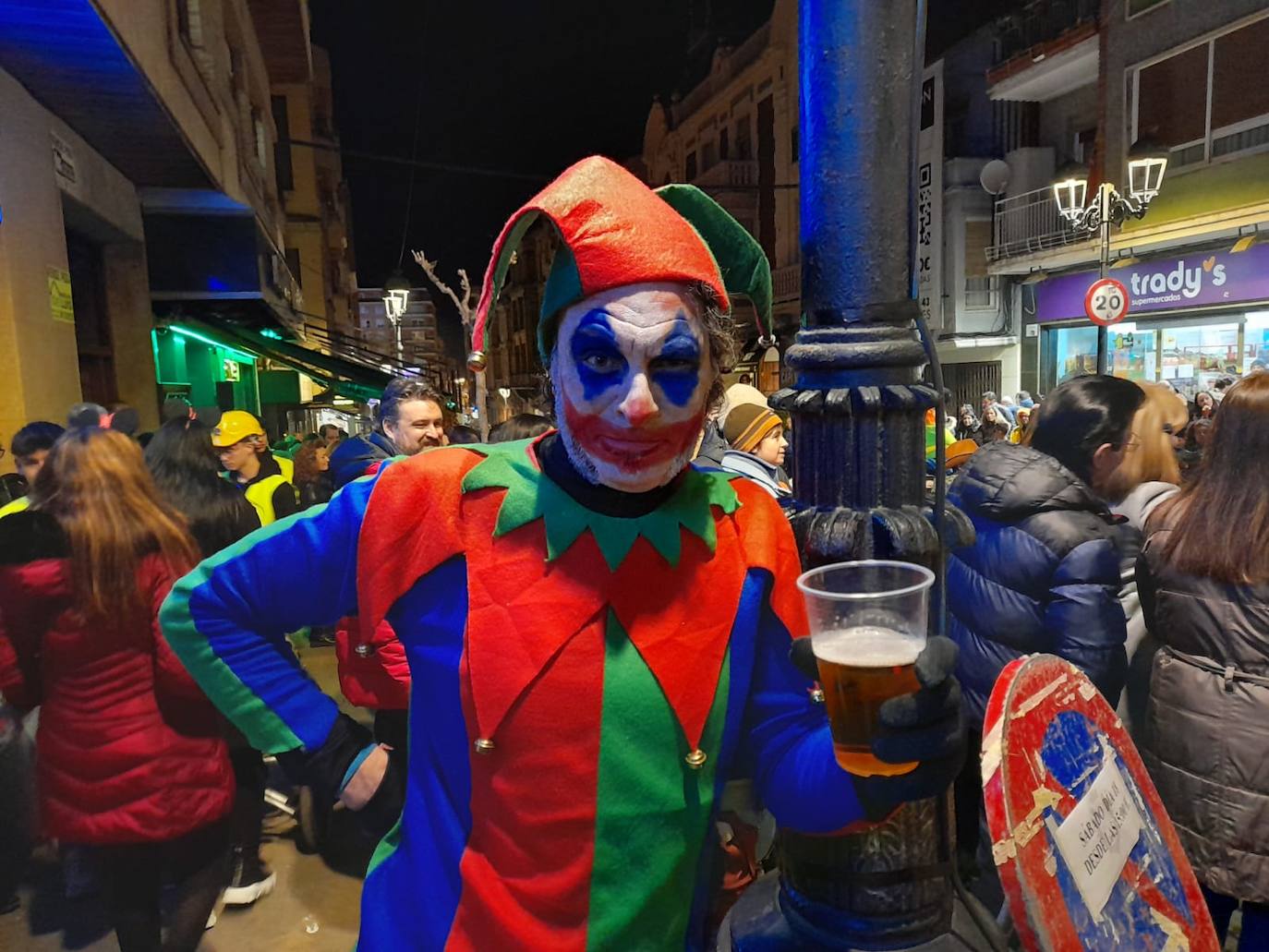 Fotos: La Reina del Carnaval encabeza el pasacalles en Calahorra