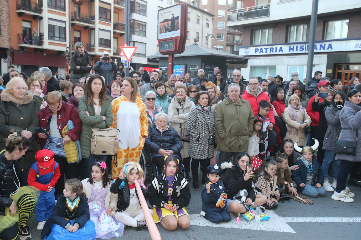 Fotos: Color y música en el multitudinario desfile de Logroño