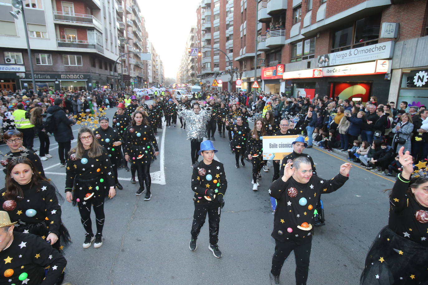 Fotos: Color y música en el multitudinario desfile de Logroño