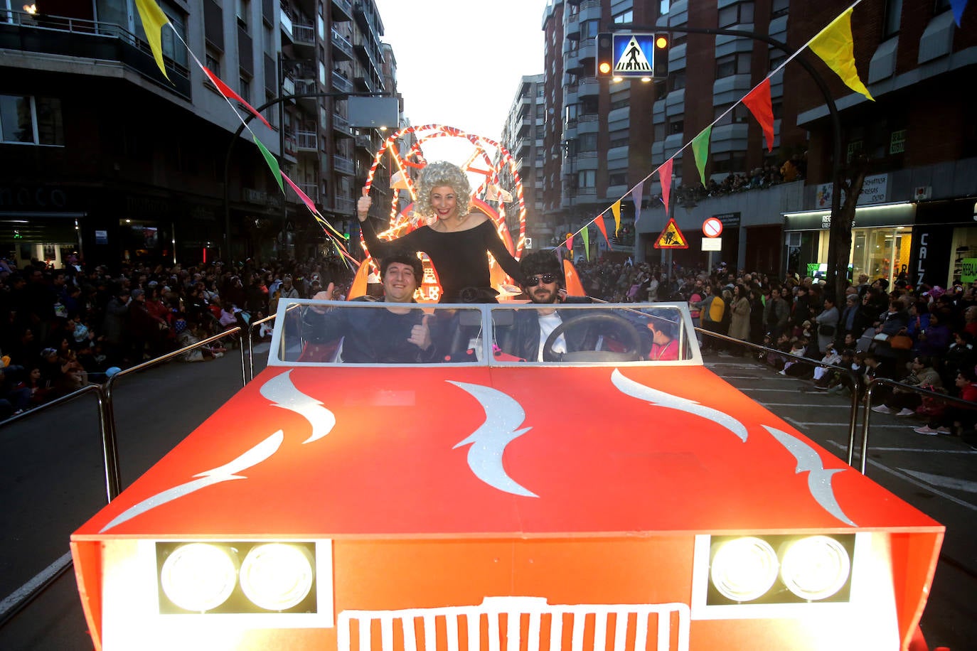 Fotos: Color y música en el multitudinario desfile de Logroño