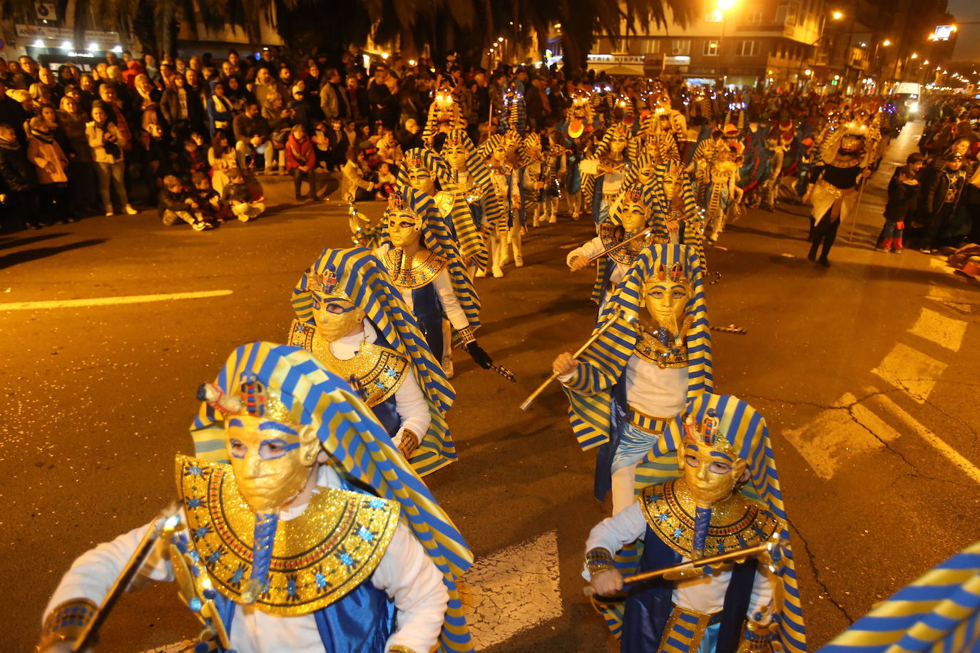 Fotos: Color y música en el multitudinario desfile de Logroño