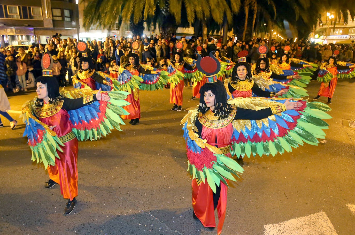 Fotos: Color y música en el multitudinario desfile de Logroño