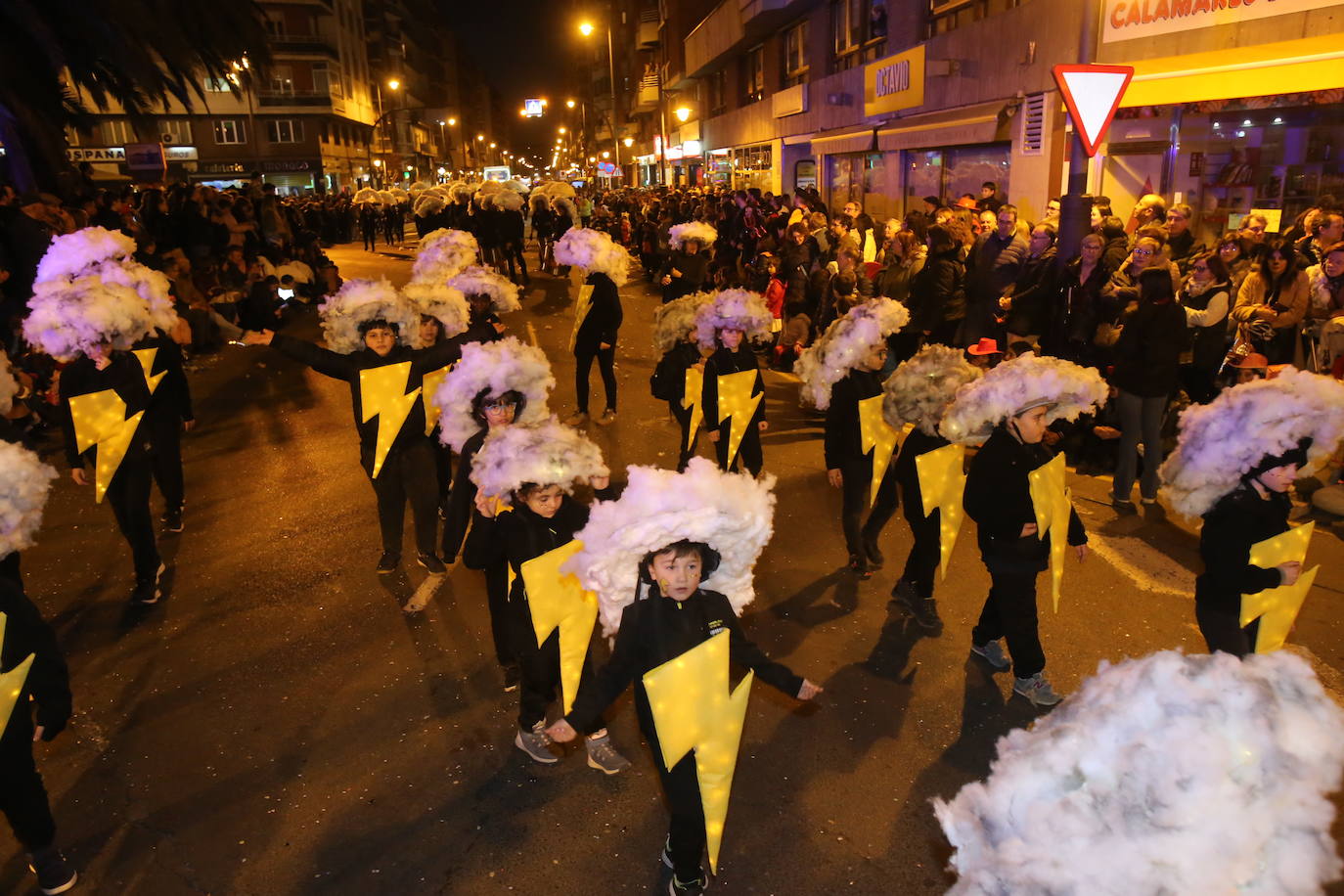 Fotos: Color y música en el multitudinario desfile de Logroño