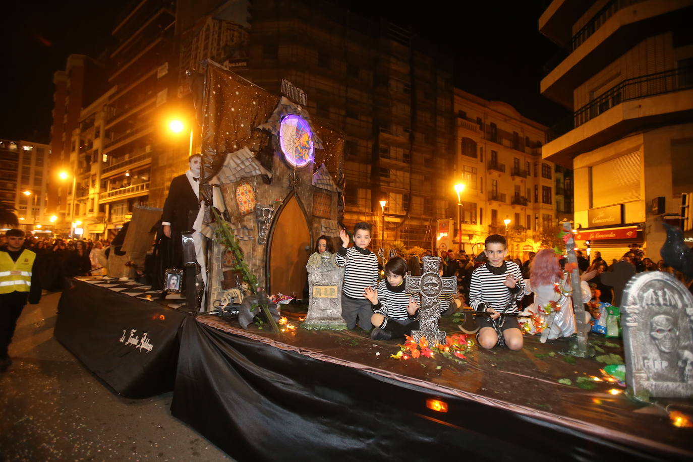 Fotos: Color y música en el multitudinario desfile de Logroño