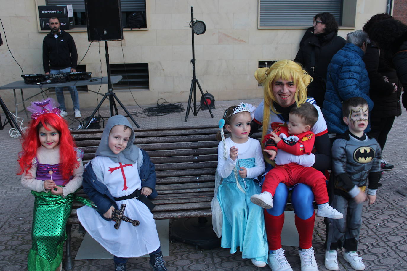 Fotos: Mayores y pequeños disfrtan en Nájera del Carnaval