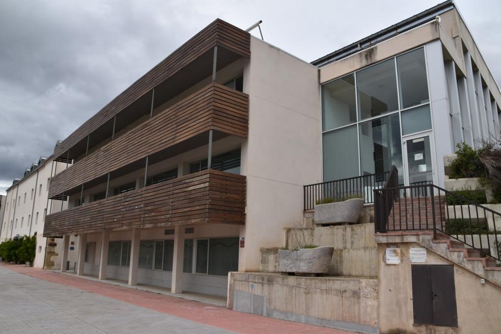 Exterior del complejo hotelero del balneario de Grávalos, cerrado desde 2019.