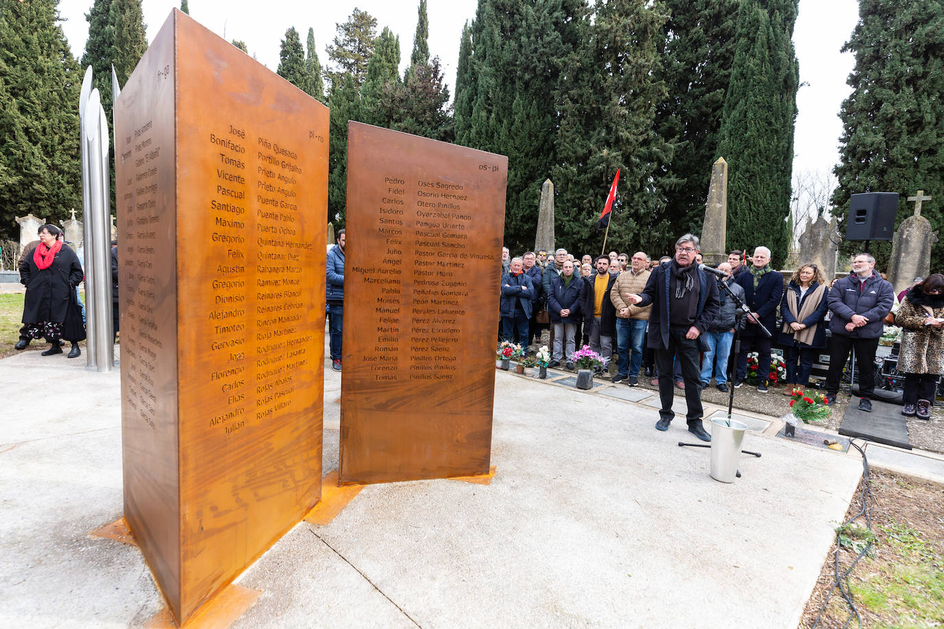 Fotos: Inauguración del memorial a los fusilados por el franquismo en Logroño