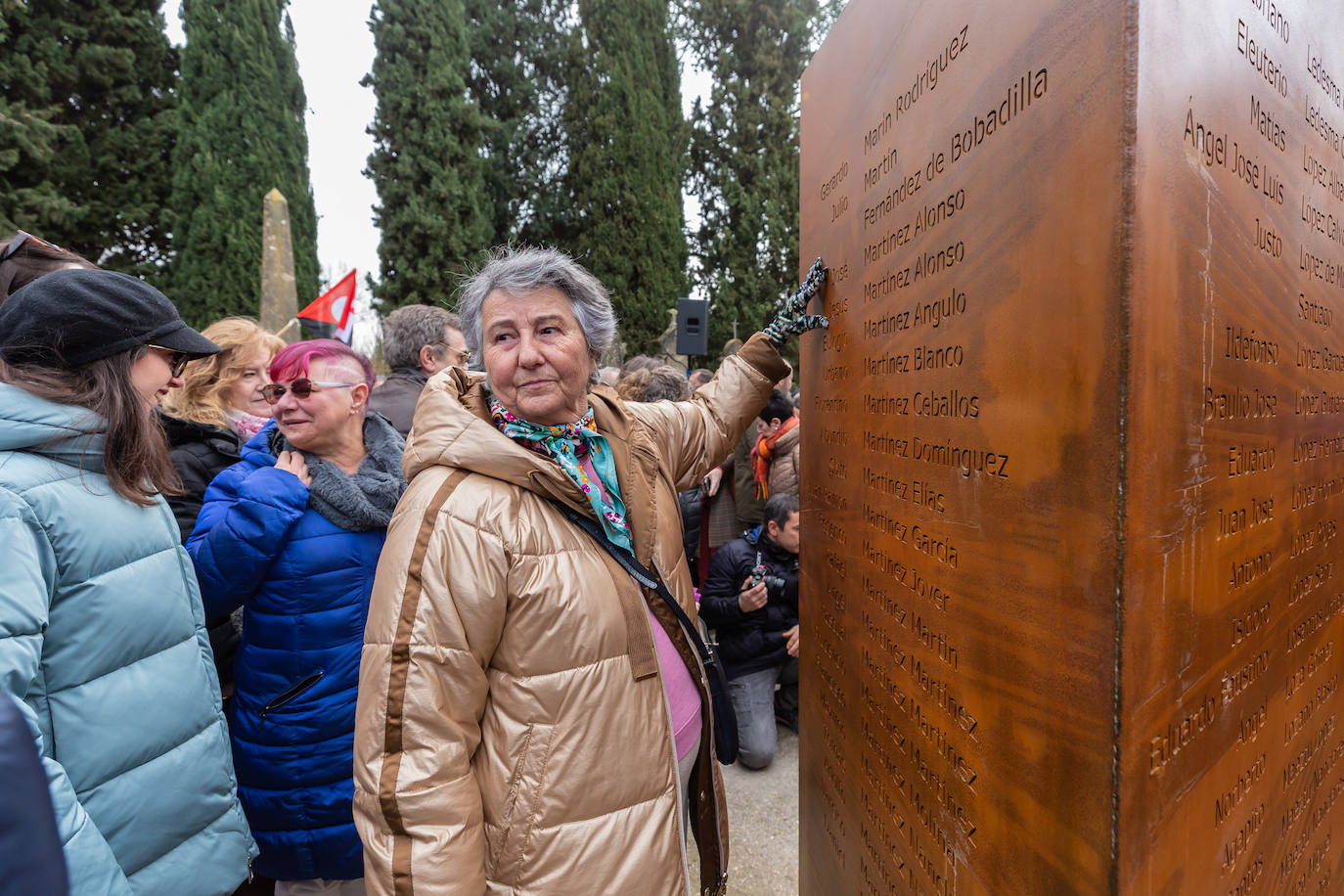 Fotos: Inauguración del memorial a los fusilados por el franquismo en Logroño