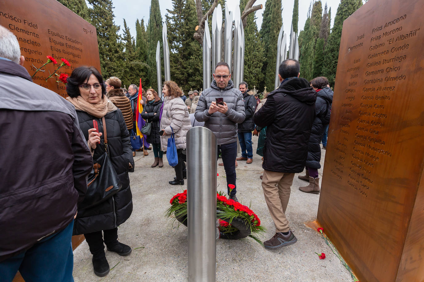 Fotos: Inauguración del memorial a los fusilados por el franquismo en Logroño