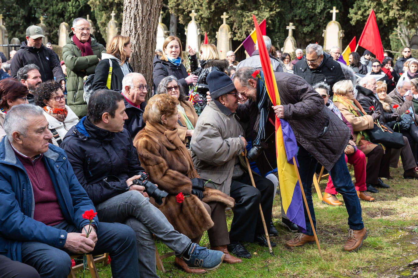 Fotos: Inauguración del memorial a los fusilados por el franquismo en Logroño