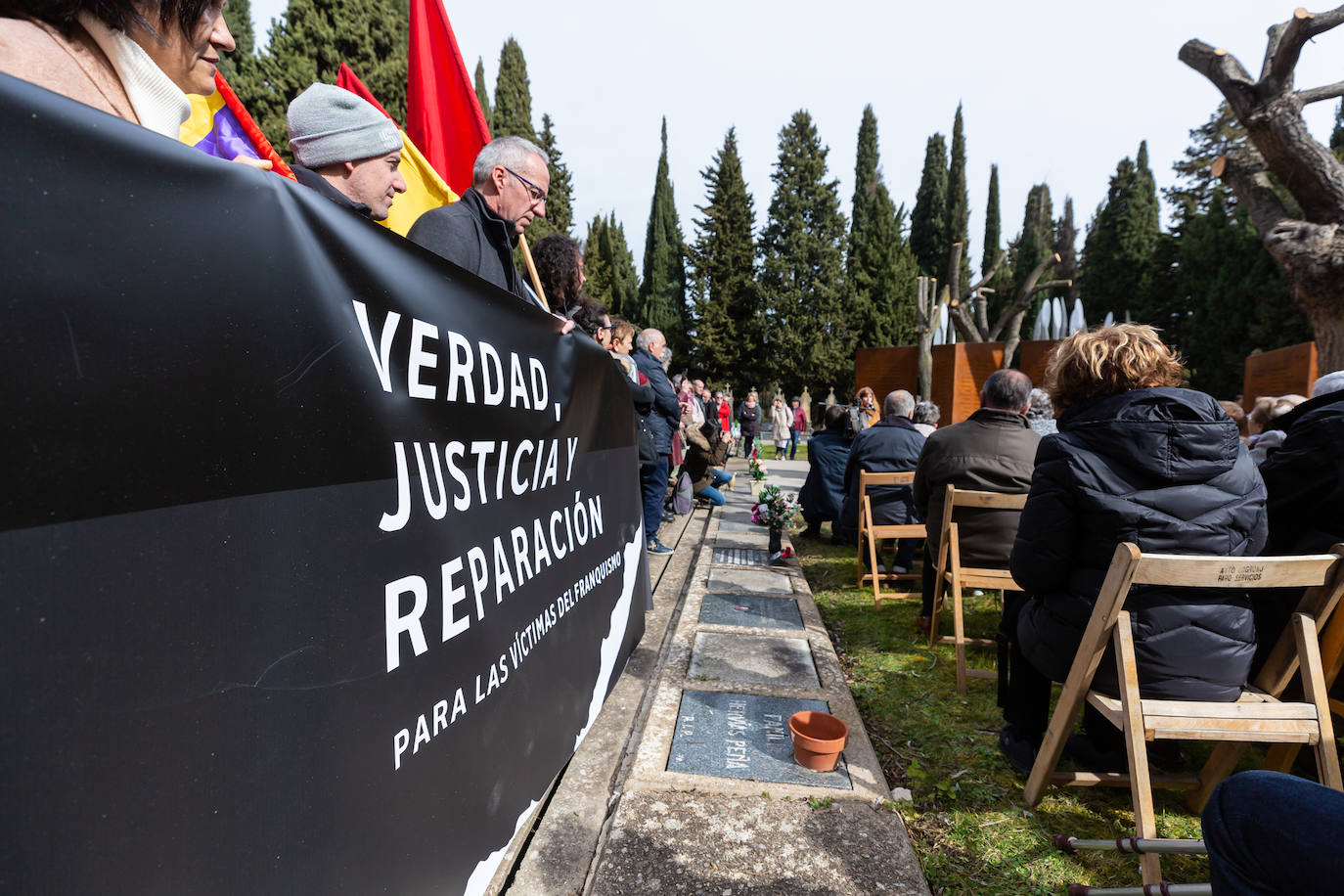 Fotos: Inauguración del memorial a los fusilados por el franquismo en Logroño