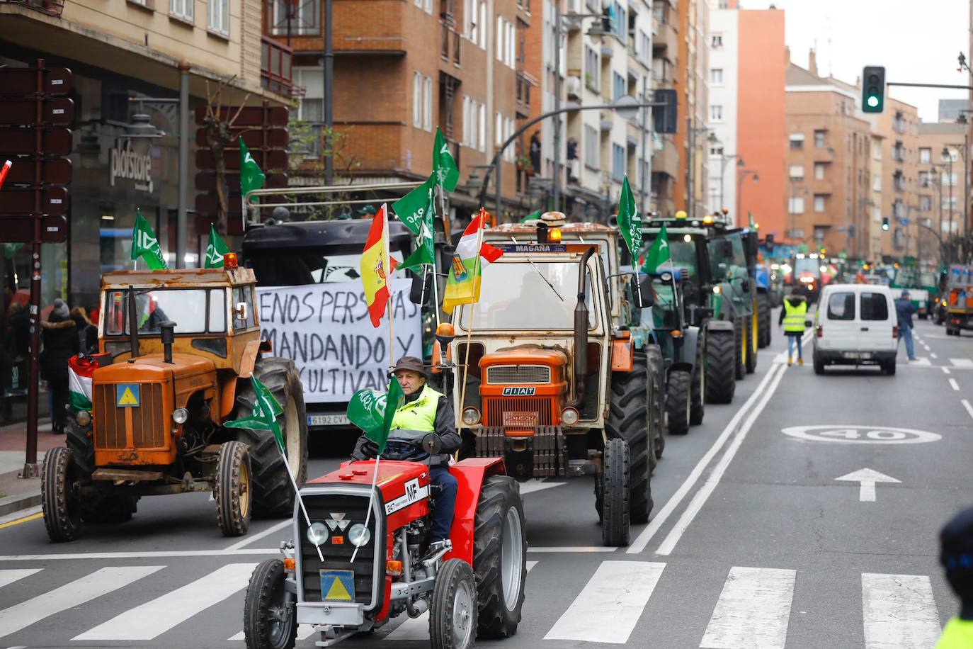 Fotos: La tractorada atraviesa la calle Chile y enfila Gran Vía