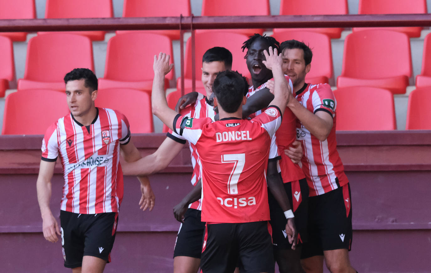 Fotos: El triunfo de la UD Logroñés frente a Osasuna hace sonreír a Las Gaunas