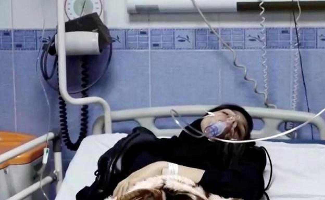 Algunas de las niñas intoxicadas en escuelas de Irán han tenido que ser hospitalizadas.